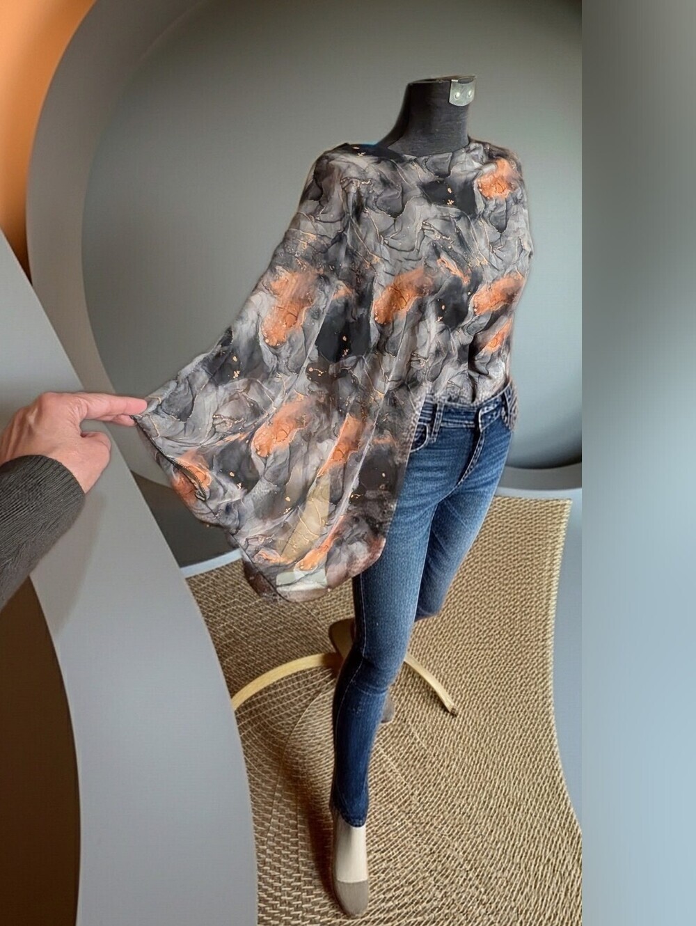 NWOT Boutique Abstract Marbled Layered Kaftan w/ Viscose Tank Liner Size M